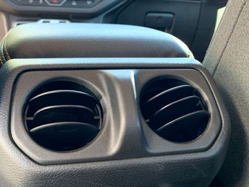 Used 2025 Jeep Wrangler Sahara image 23