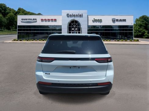 Used 2023 Jeep Grand Cherokee Altitude AWD/4WD image 5