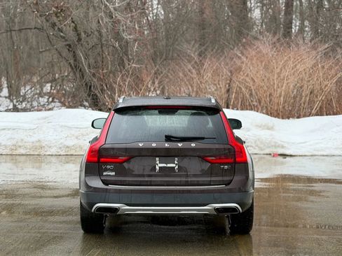 Used 2018 Volvo V90 T5 Cross Country w/ Protection Package Premier image 4