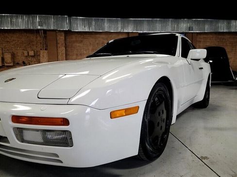 Used 1987 Porsche 944 Turbo image 14