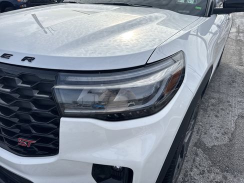Used 2025 Ford Explorer ST image 10
