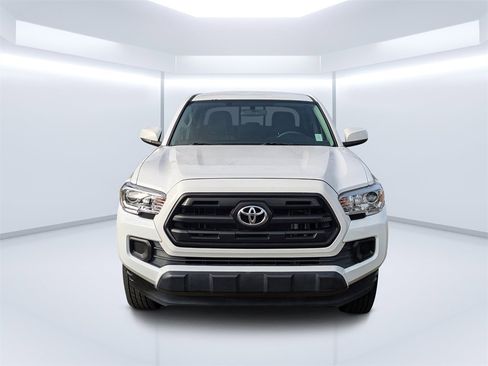 Used 2017 Toyota Tacoma SR image 8