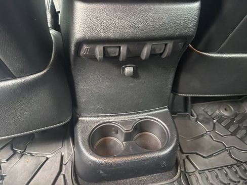 Used 2016 Jeep Wrangler Unlimited Rubicon image 31