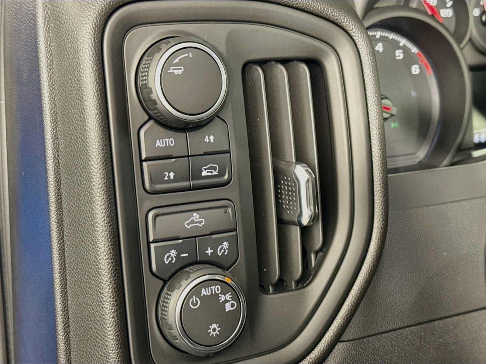 Used 2026 Chevrolet Silverado 1500 Custom AWD/4WD image 10