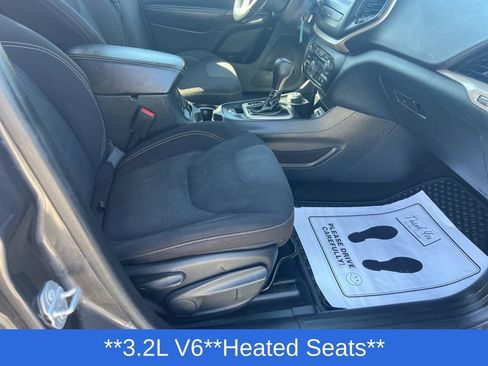 Used 2016 Jeep Cherokee Latitude w/ Cold Weather Group image 34