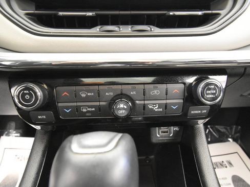 Used 2024 Jeep Compass Limited w/ Sun and Sound Group AWD/4WD image 31