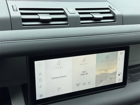 Used 2024 Land Rover Defender 110 X-Dynamic SE image 33