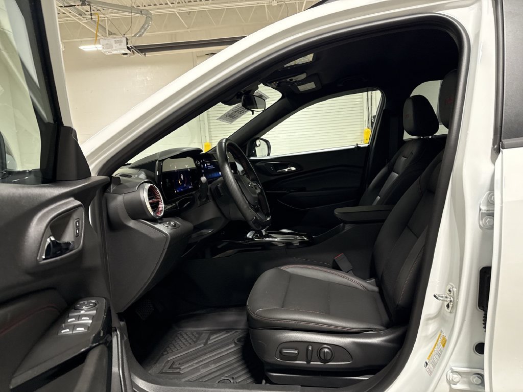Used 2026 Chevrolet Trax RS w/ Driver Confidence Package FWD image 19