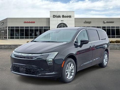 New 2027 Chrysler Pacifica Select AWD/4WD image 2