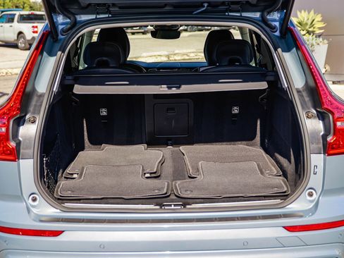 Used 2023 Volvo XC60 B5 Ultimate w/ Climate Package image 31