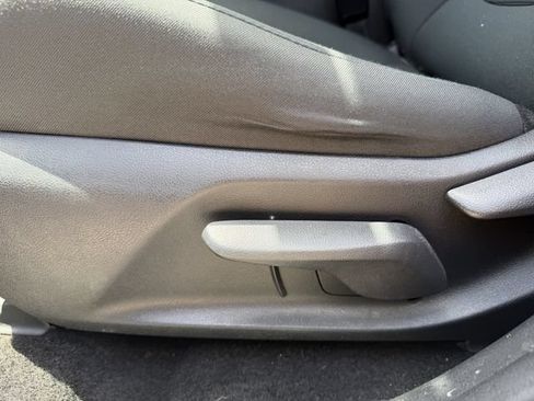 Used 2021 Toyota RAV4 LE FWD image 13