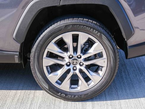 Used 2023 Toyota RAV4 XLE Premium FWD image 9