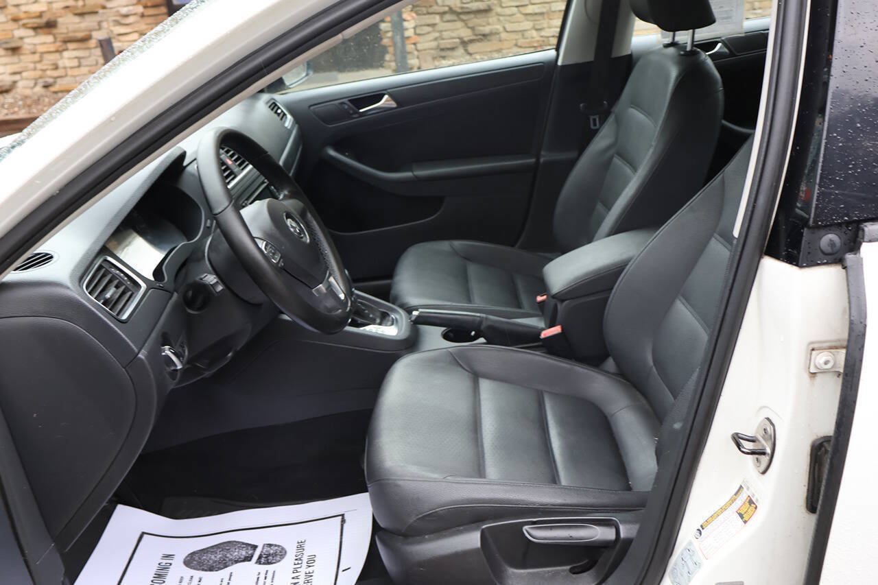 Used 2011 Volkswagen Jetta SE FWD image 13