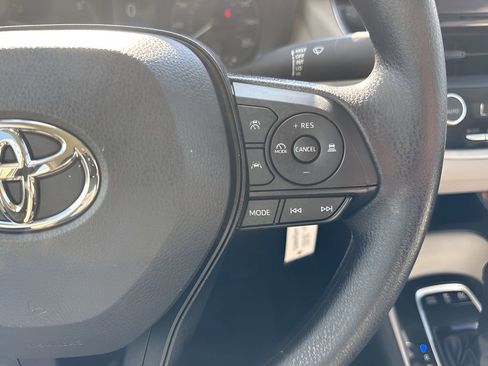 Used 2025 Toyota Corolla LE image 14