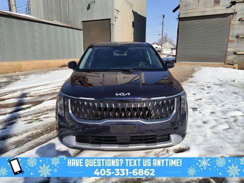 Used 2025 Kia Carnival image 3