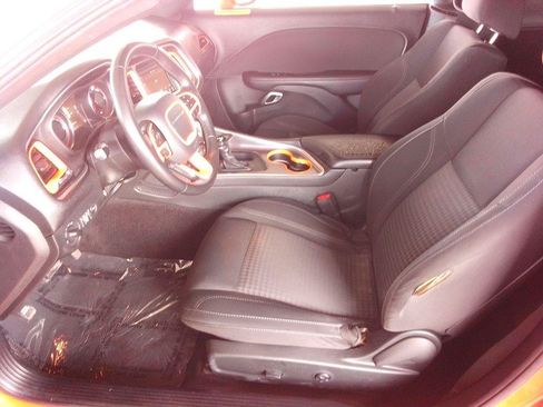 Used 2018 Dodge Challenger SXT RWD image 13