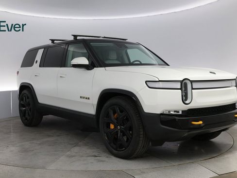 Used 2023 Rivian R1S Adventure image 4