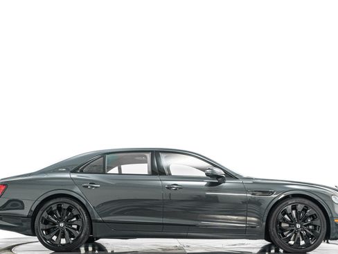 Used 2024 Bentley Flying Spur V8 AWD/4WD image 2