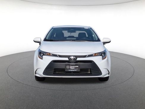 Used 2024 Toyota Corolla LE image 2