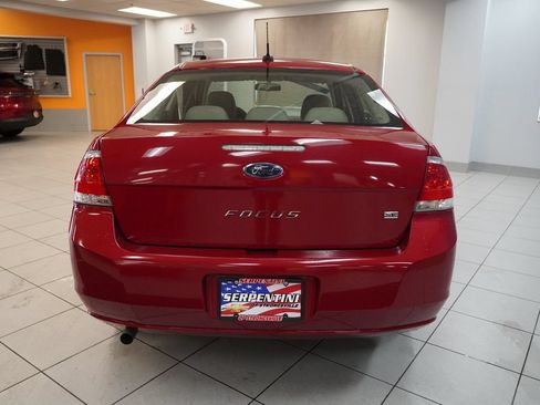 Used 2011 Ford Focus SE FWD image 8