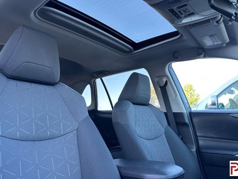 Used 2020 Toyota RAV4 XLE image 19