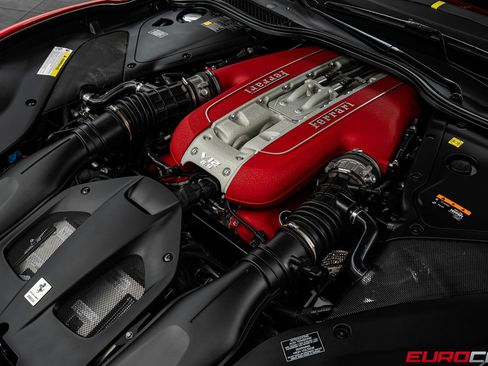 Used 2021 Ferrari 812 Superfast RWD image 10