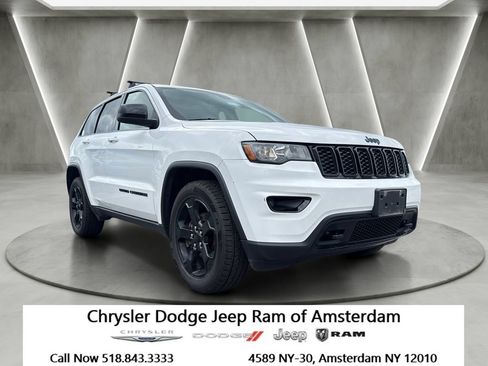 Used 2018 Jeep Grand Cherokee Laredo AWD/4WD image 1