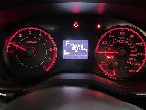 Used 2018 Subaru Crosstrek 2.0i Premium w/ Moonroof Package AWD/4WD image 30