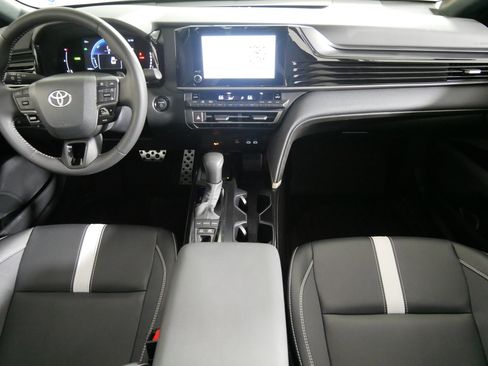 Used 2025 Toyota Camry SE FWD image 10