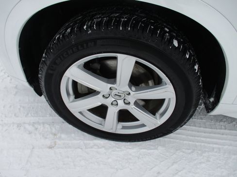 Certified 2023 Volvo XC90 B5 Core w/ Climate Package image 9