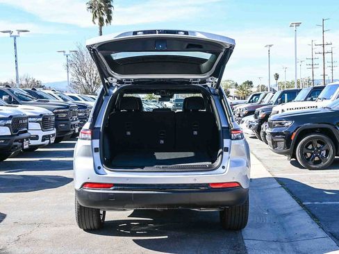 New 2025 Jeep Grand Cherokee Limited image 8