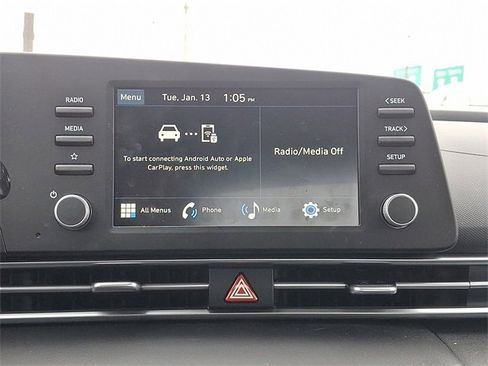 Used 2025 Hyundai Elantra SE image 16