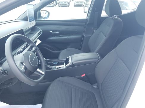 Certified 2025 Hyundai Santa Cruz SE image 10