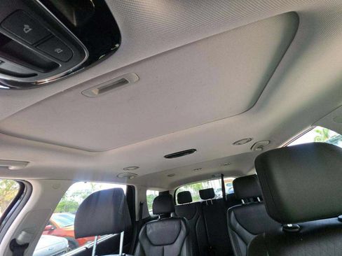 Used 2022 Hyundai Palisade SEL w/ Premium Package FWD image 8