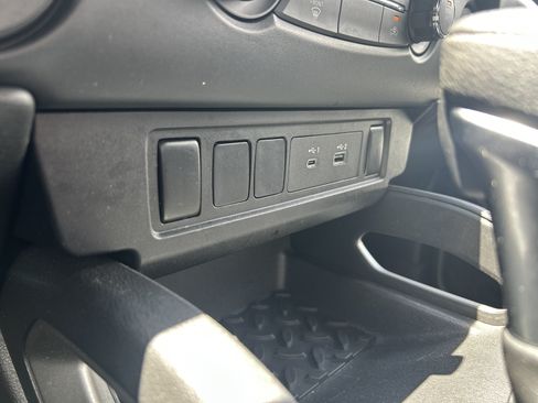 Used 2022 Nissan Frontier SV AWD/4WD image 12