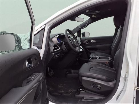 New 2026 Chrysler Pacifica Select image 18