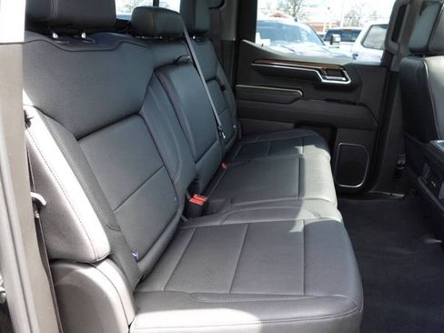 Used 2022 Chevrolet Silverado 1500 LT Trail Boss w/ LT Trail Boss Premium Package AWD/4WD image 39