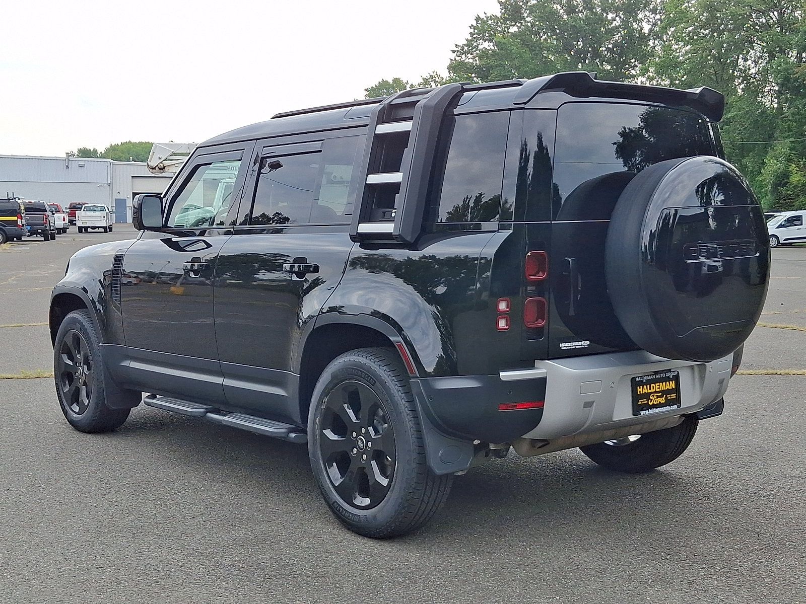 Used 2025 Land Rover Defender 110 S AWD/4WD image 5