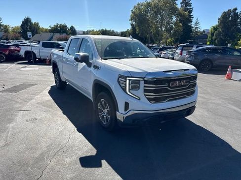 Used 2025 GMC Sierra 1500 SLT AWD/4WD image 3