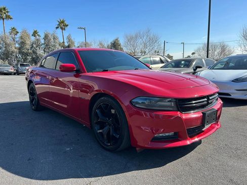 Used 2016 Dodge Charger R/T w/ Plus Group RWD image 3