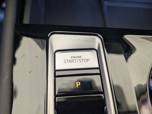 Used 2024 Volkswagen Atlas SE image 31