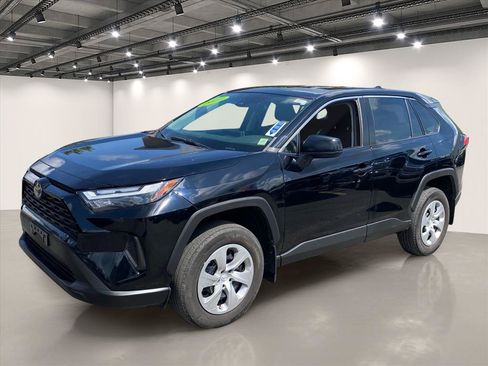 Used 2023 Toyota RAV4 LE AWD/4WD image 3