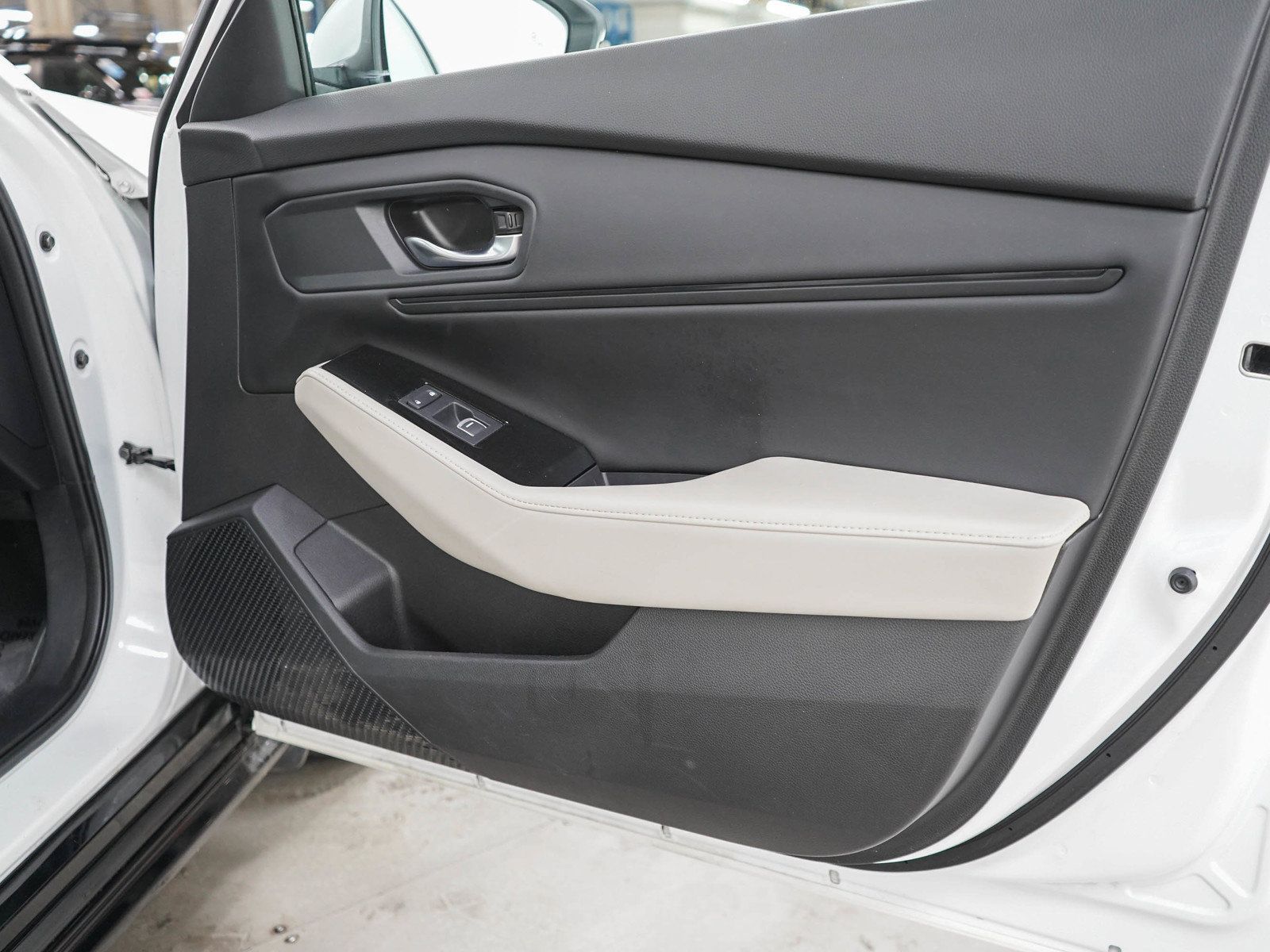 Used 2023 Honda Accord Touring image 9