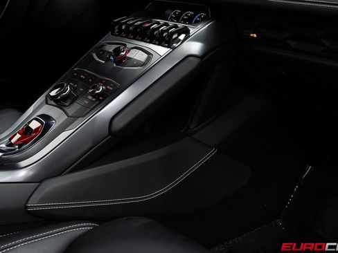 Used 2015 Lamborghini Huracan LP 610-4 AWD/4WD image 36