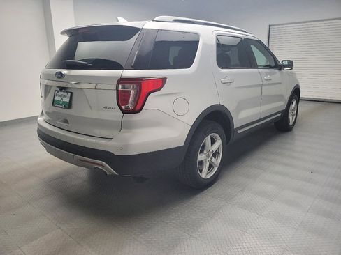 Used 2017 Ford Explorer XLT AWD/4WD image 9