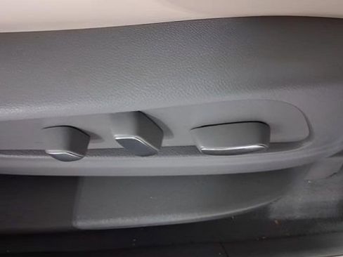 Used 2017 Cadillac XT5 Luxury w/ Driver Awareness Package image 19