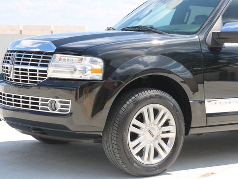 Used 2014 Lincoln Navigator 2WD image 54