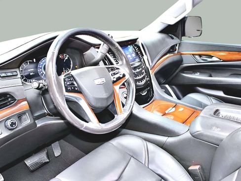 Used 2020 Cadillac Escalade Luxury image 9