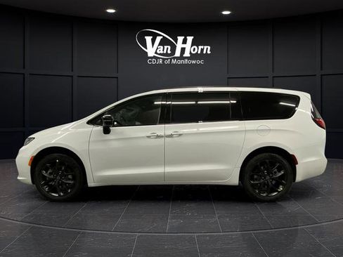 New 2026 Chrysler Pacifica Limited w/ S Appearance Package AWD/4WD image 13