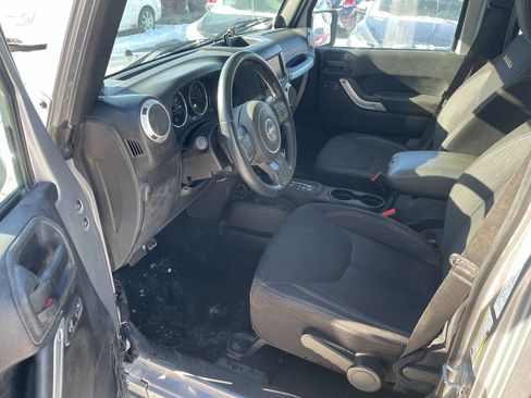 Used 2013 Jeep Wrangler Unlimited Sahara image 15